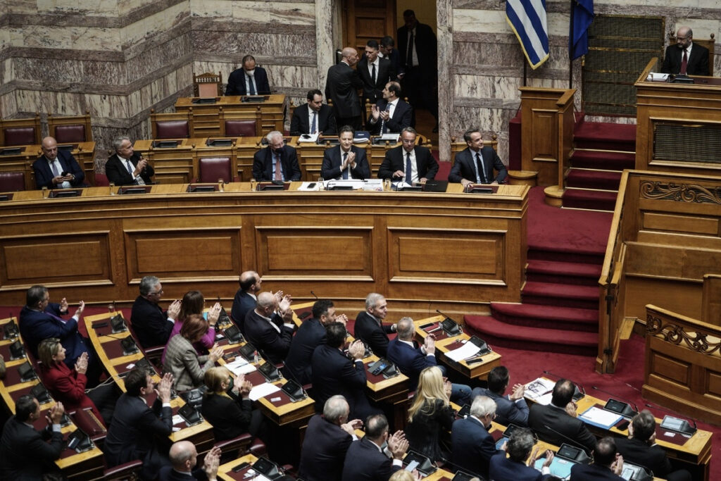 Το ξέφρενο πάρτι με τις απευθείας αναθέσεις συνεχίζεται – 8,5 δισ. σε δυόμισι χρόνια