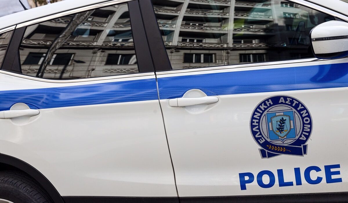 Έβρος: Συνελήφθη διακινητής που μετέφερε μετανάστες με πολυτελές κλεμμένο όχημα