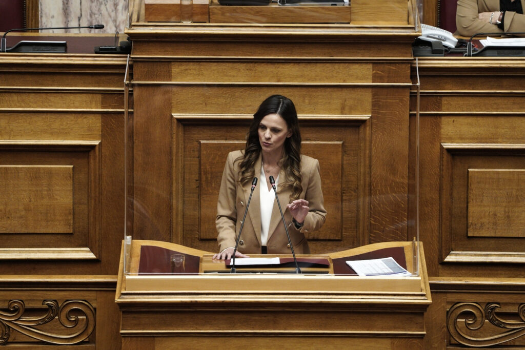 Τι θύμισε η Αχτσιόγλου στον «θιγμένο» Μητσοτάκη για τους τραπεζίτες