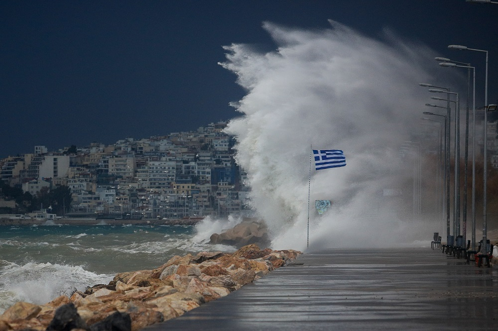 Έκτακτο δελτίο της ΕΜΥ: Κακοκαιρία με καταιγίδες και χαλάζι – Πτώση θερμοκρασίας έως 12 βαθμούς