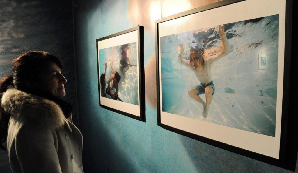 Το μωρό από το «Nevermind» των Nirvana κάνει μήνυση για παιδική πορνογραφία