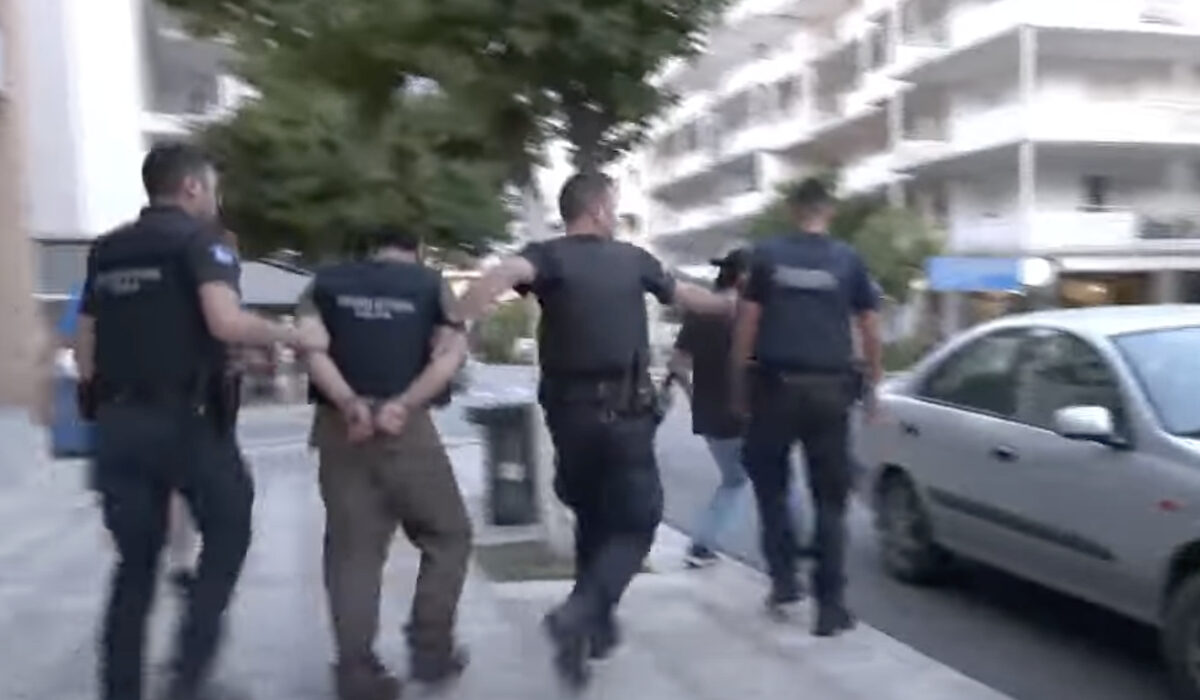 Σπάρτη: Γιούχαραν τον πατέρα που βίαζε την 9χρονη κόρη του (Βίντεο)