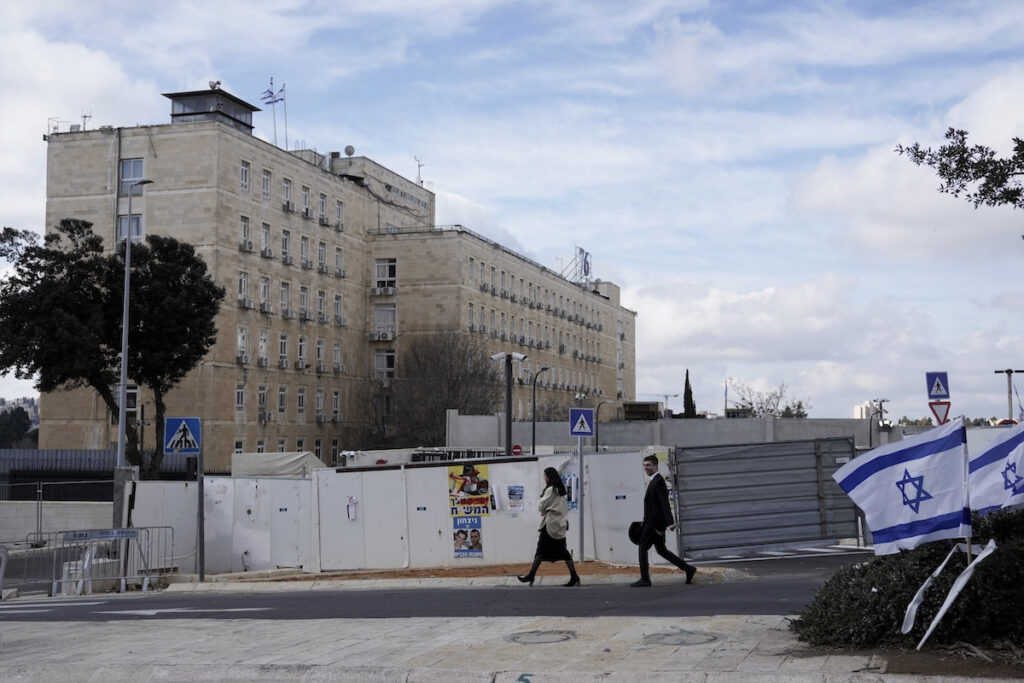 Σειρήνες ήχησαν στο κεντρικό Ισραήλ – Επίθεση των Χούτι με βαλλιστικό πύραυλο