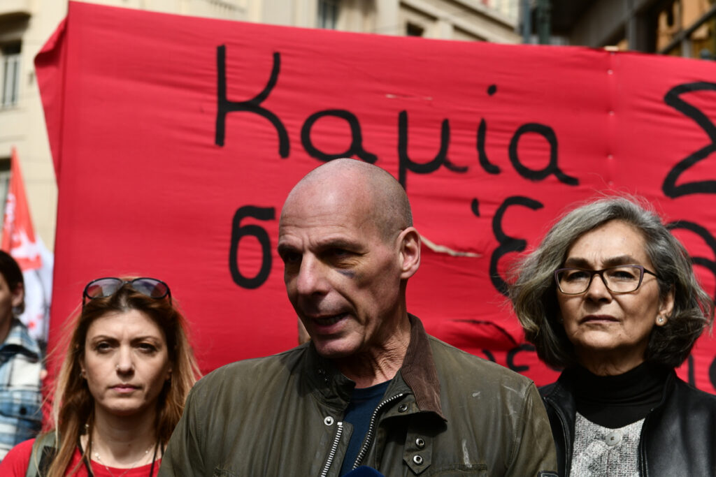 Νέα προσαγωγή για την επίθεση στον Βαρουφάκη – 35χρονος o δράστης που συμμετείχε στα επεισόδια της Αθήνας