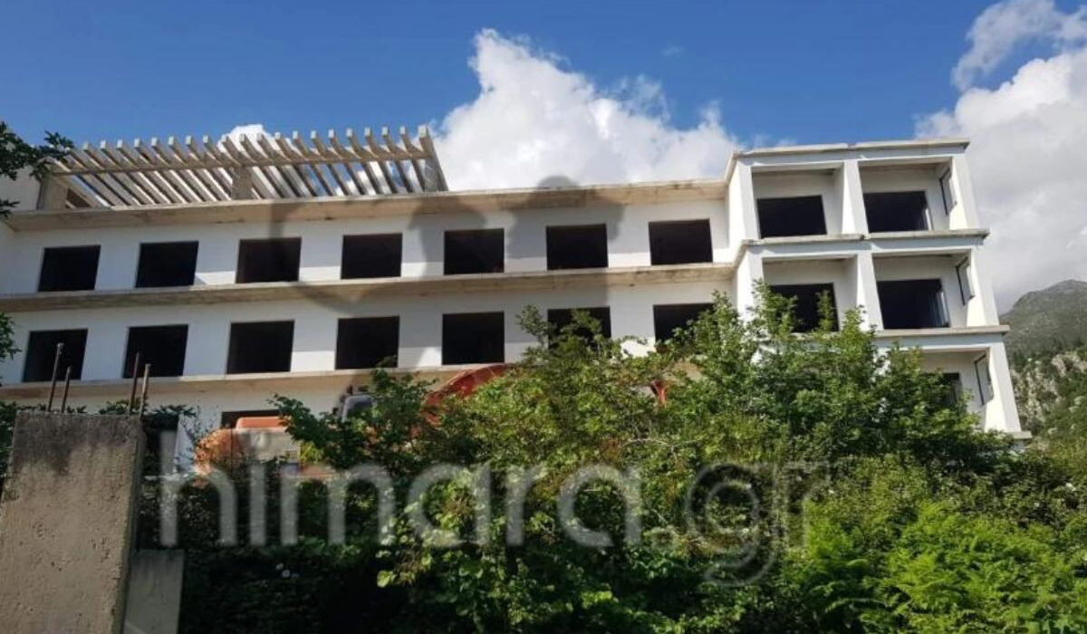 Τεταμένο το κλίμα στη Χειμάρρα: Ανατινάζουν ακίνητο Έλληνα – Παραμένει στη φυλακή ο Μπελέρη