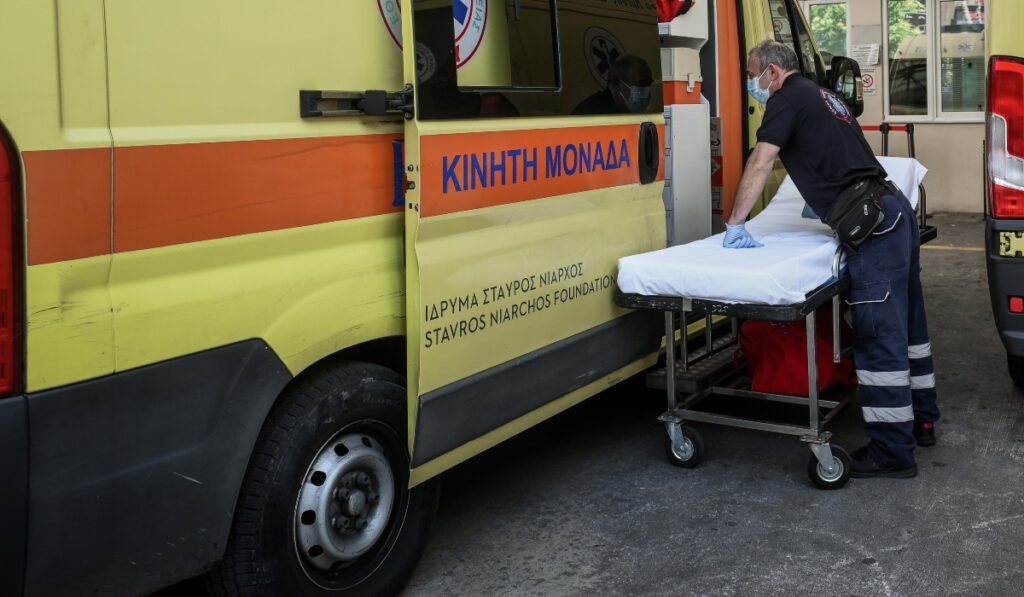 Τρίκαλα: Νεκρή γυναίκα μετά από πτώση από τον τέταρτο όροφο