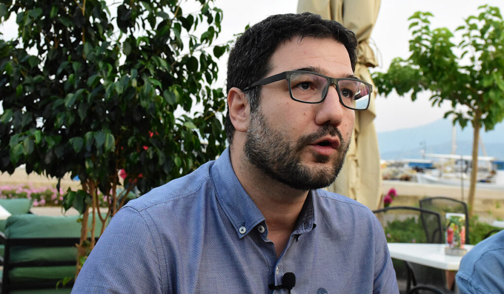 Ηλιόπουλος: Ο Πέτσας αποκάλυψε το δόγμα Μητσοτάκη για τον χειμώνα, ότι «όποιος δεν προσαρμόζεται πεθαίνει»