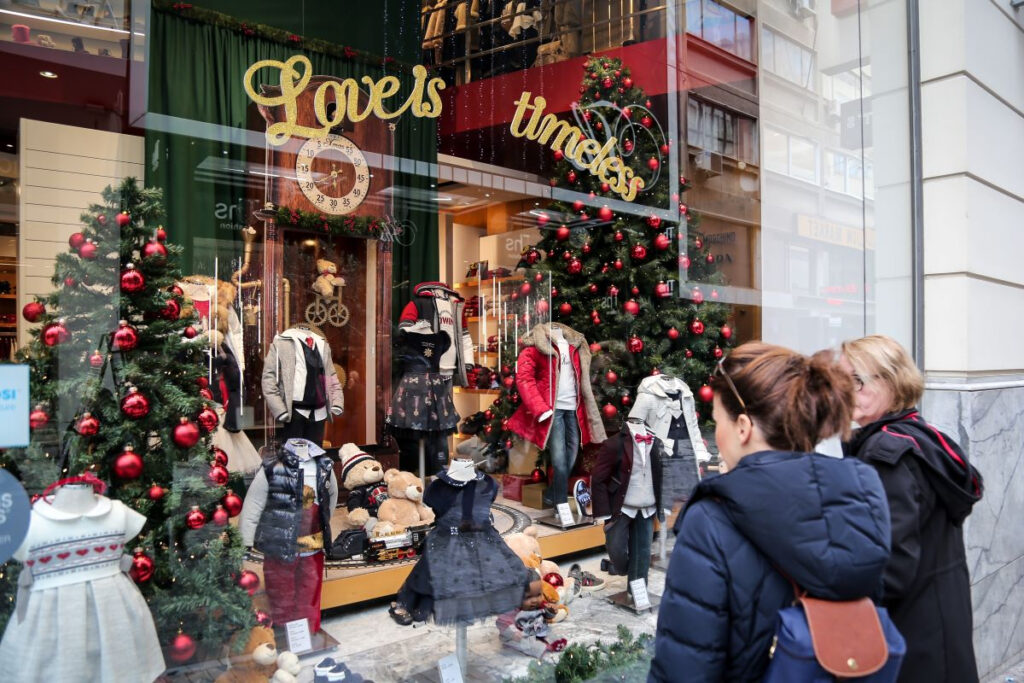 Κυριακή 17/12 με ανοιχτά μαγαζιά – Το ωράριο καταστημάτων και σούπερ μάρκετ