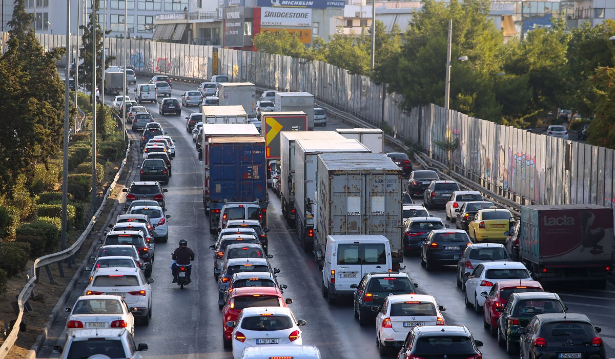 Κίνηση στους δρόμους: Μποτιλιάρισμα στην παραλιακή λόγω βλάβης λεωφορείου – Χαμηλές ταχύτητες στον Κηφισό