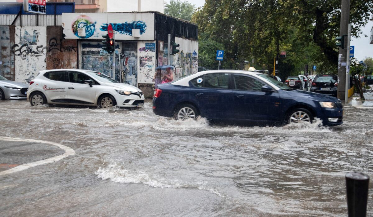 Κακοκαιρία σε Θεσσαλονίκη – Θεσσαλία: Πάνω από 800 κλήσεις για βοήθεια στην Πυροσβεστική