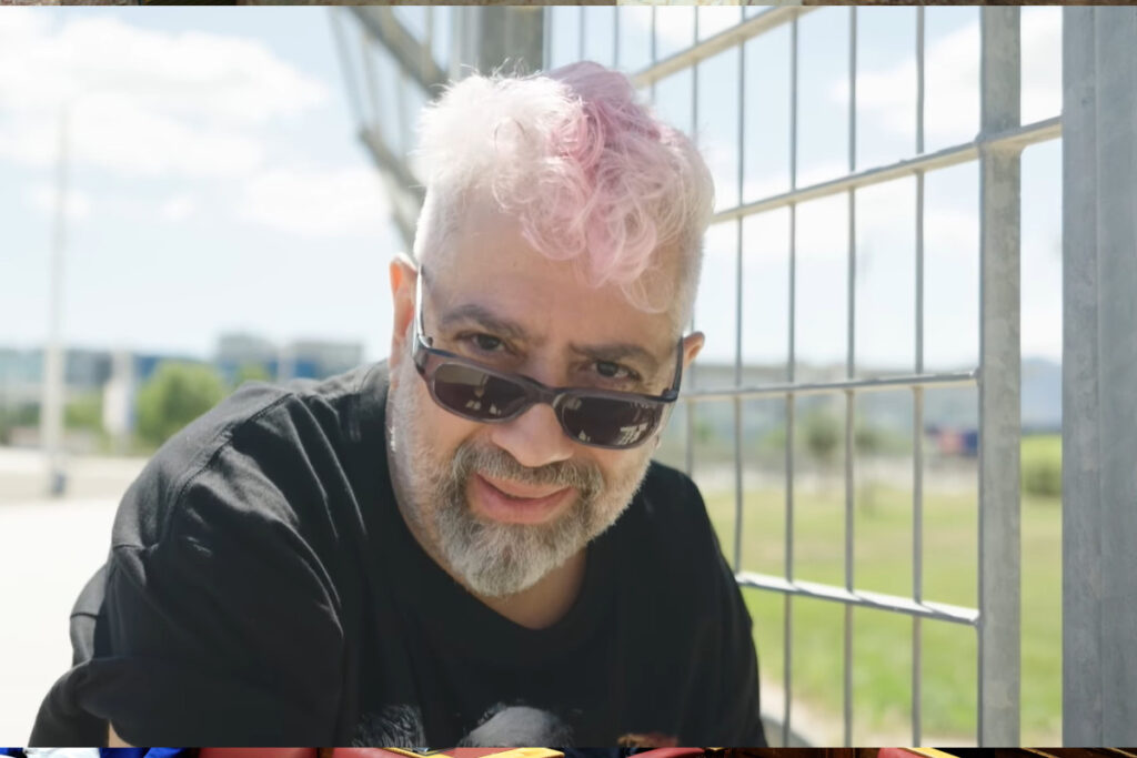 Βίντεο-έπος για τη συναυλία των Rammstein: Ο «Χλαπάτσας» θέλει να μπει πρώτος στο ΟΑΚΑ