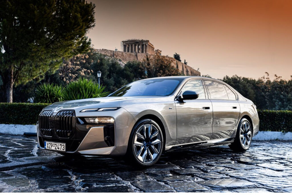 BMW i7: Λιμουζίνα πολυτελείας με οθόνη οικιακού κινηματογράφου