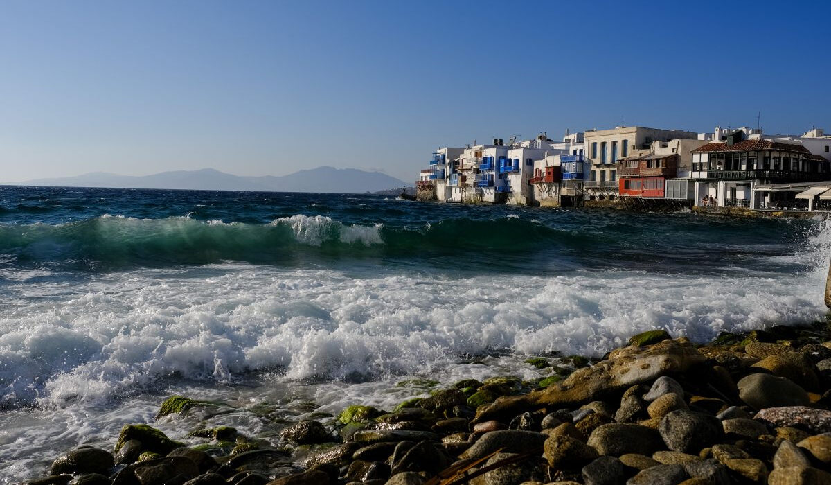 Υπουργοί αγοράζουν ακίνητα στις Κυκλάδες…