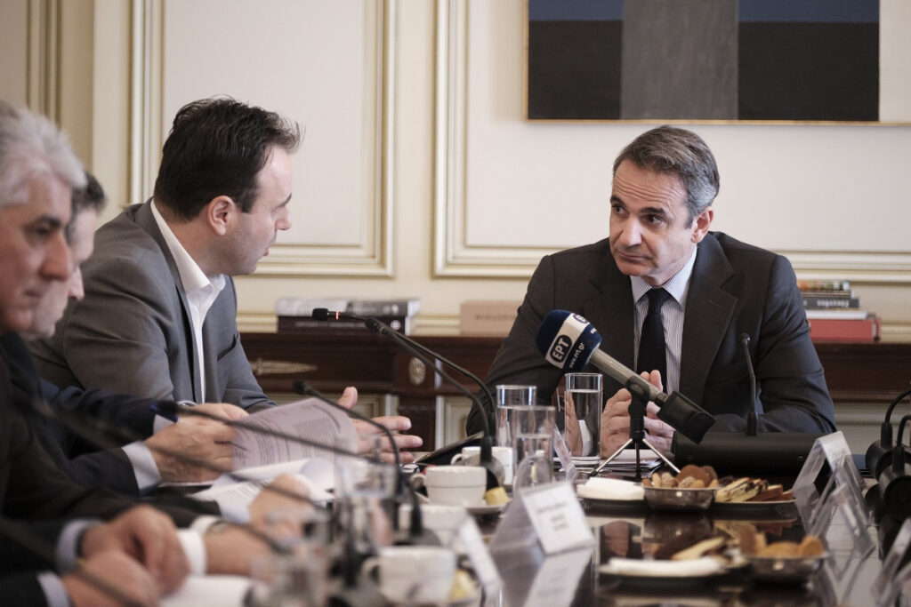 Τη μεταφορά είσπραξης του ΕΝΦΙΑ στους δήμους συζήτησαν Μητσοτάκης – ΚΕΔΕ