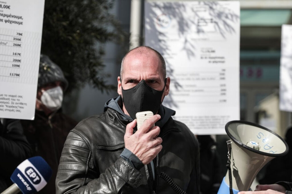 Ουκρανία: «Μη πόλεμο» ζητάει ο Βαρουφάκης