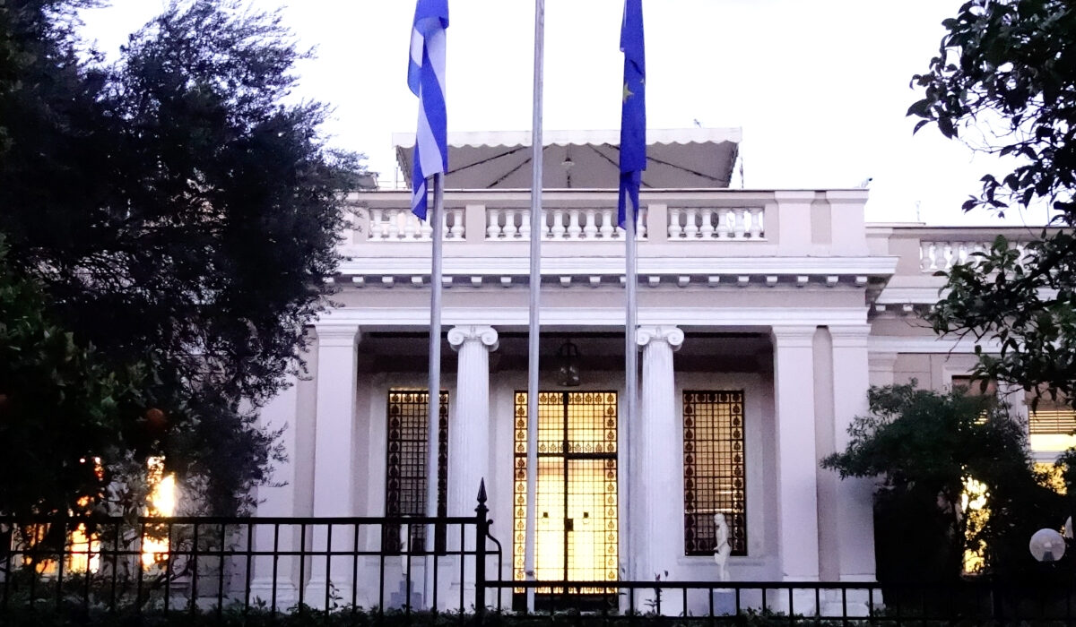 Κυβέρνηση κατά Κασσελάκη για το μπόνους στους δημόσιους υπαλλήλους: «Δεν κατάλαβε καν τι ανακοινώθηκε»