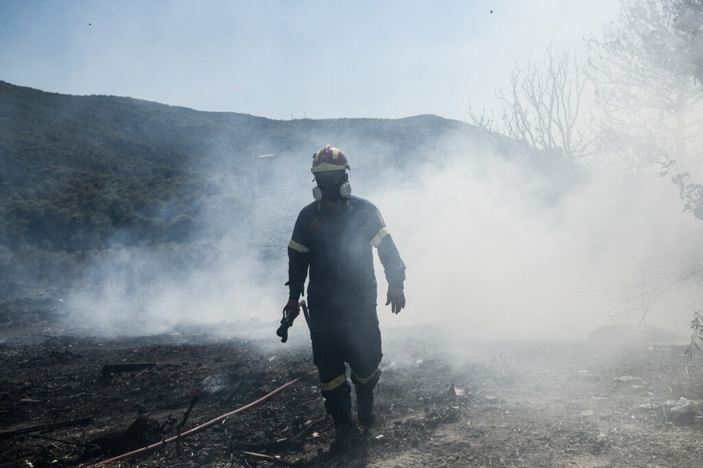 Το τριπλό «κοκτέιλ» που έκανε ανεξέλεγκτη τη φωτιά στο Πόρτο Γερμενό – Οι μάχες σε όλα τα μέτωπα