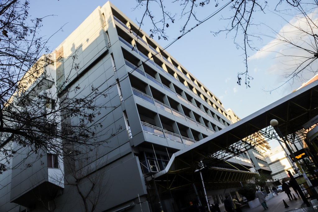 Κορονοϊός στην Ελλάδα: Πρώτο επιβεβαιωμένο κρούσμα διασώστη του ΕΚΑΒ