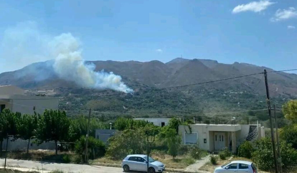 Μεγάλη φωτιά τώρα στο Ρέθυμνο – Στον αέρα τρία ελικόπτερα