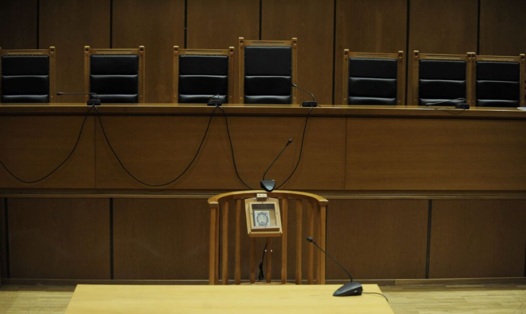 Δύο διοικητικοί δικαστές καταγγέλλουν τον Πρόεδρο της Ένωσης για απαξίωση της τραγωδίας των Τέμπων