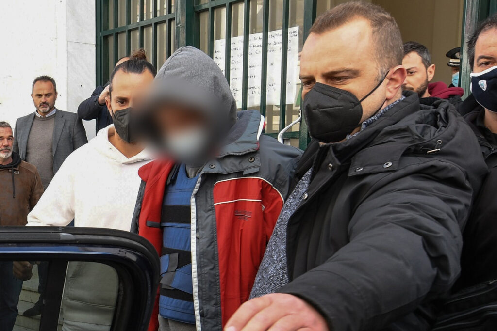 Ανδραβίδα: «Είδα αίματα και άρχισα να ουρλιάζω» – Ο 12χρονος μιλά για το άγριο φονικό και συγκλονίζει