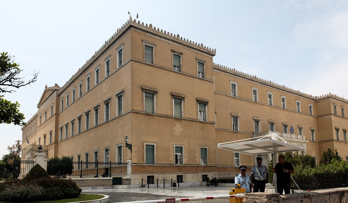 Εκτός Βουλής θέλει τα κόμματα στα δεξιά της η ΝΔ – Για να κατέβει ο πήχης της αυτοδυναμίας