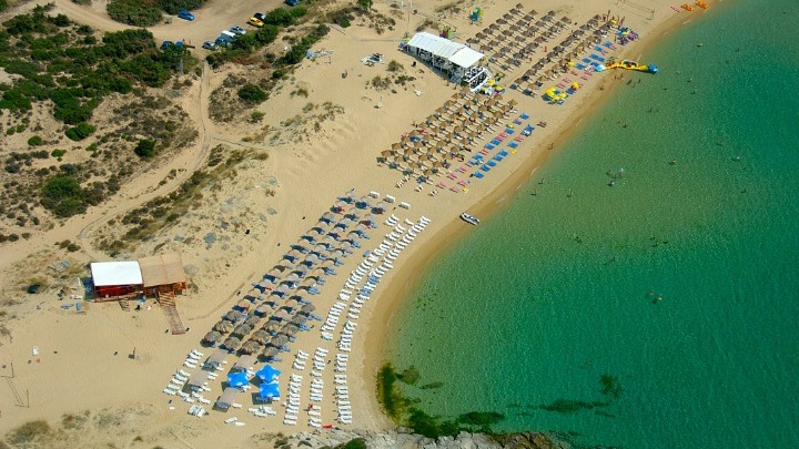 Aναψυκτήριο στο Αίγιο «έκοβε» κομματικά κουπόνια αντί για αποδείξεις