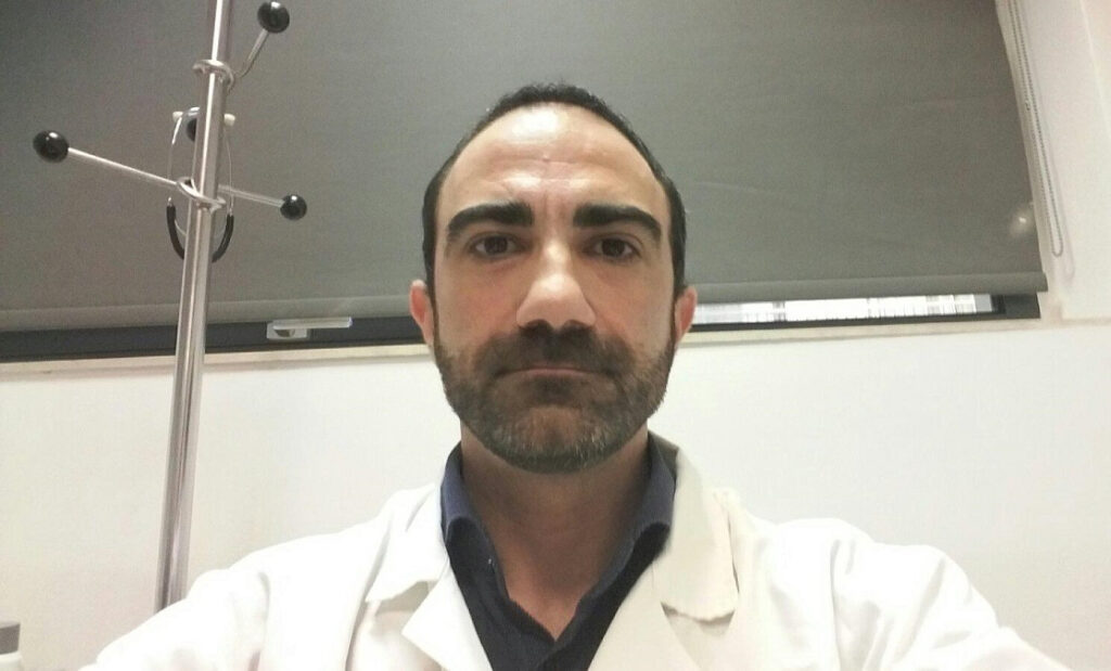 Πνευμονολόγος στο «Άγιος Παύλος»: Οι εμβολιασμένοι μένουν λίγες ημέρες, oι ανεμβολίαστοι νοσούν σοβαρά