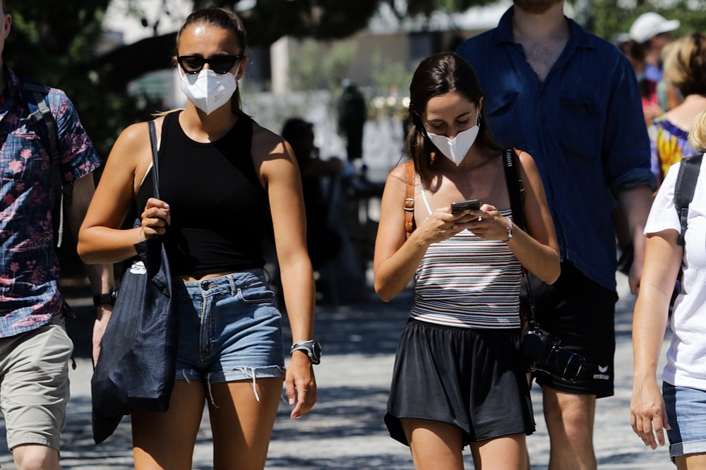 Κρούσματα σήμερα: «Κόκκινος» συναγερμός σε Αττική και Θεσσαλονίκη – Η διασπορά του κορονοϊού σε όλη τη χώρα