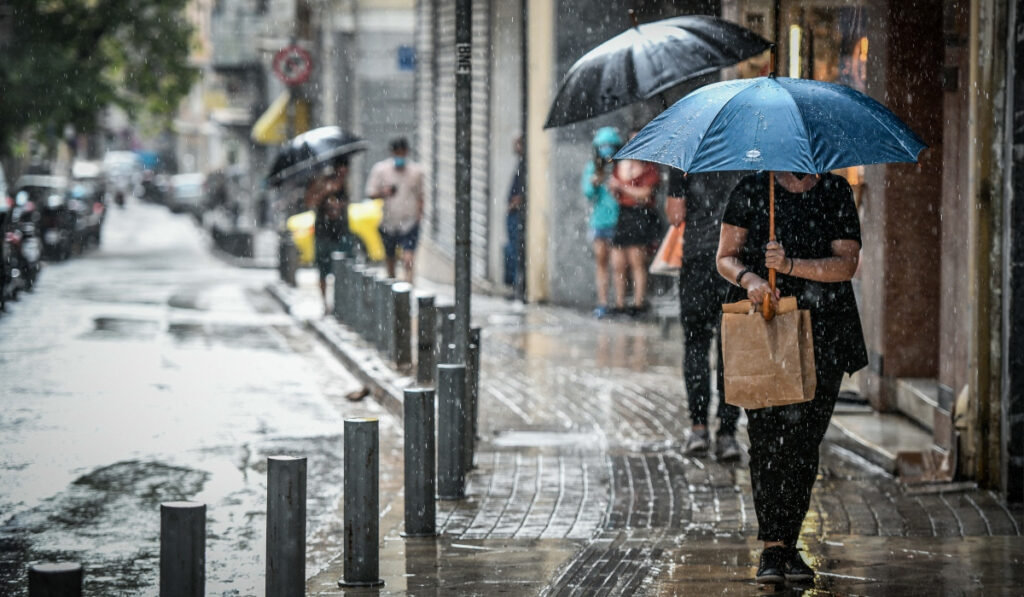 Καιρός-meteo: Μικρή πτώση της θερμοκρασίας αύριο – Πού αναμένονται καταιγίδες
