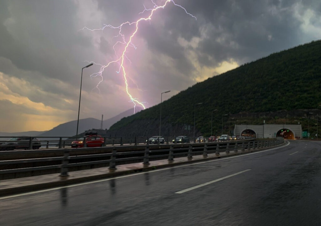 Κακοκαιρία: Οι 6 περιοχές που χρειάζεται προσοχή τις επόμενες ώρες – Νέα πρόγνωση