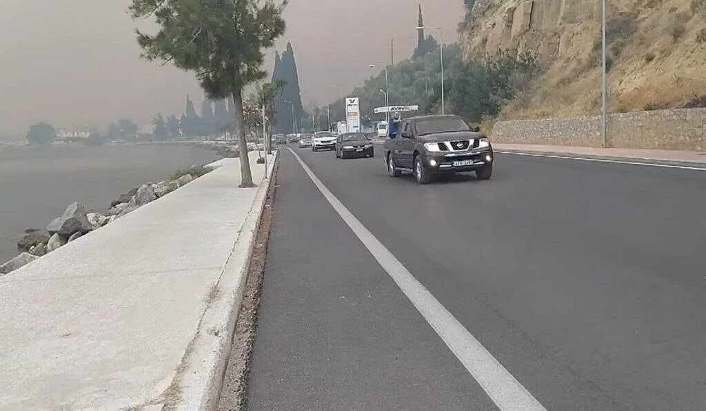 Φωτιά στη Μάνη: Μέσα στο Γύθειο η φωτιά – Εκκενώνεται μαζί με Μαυροβούνι, Βαθύ