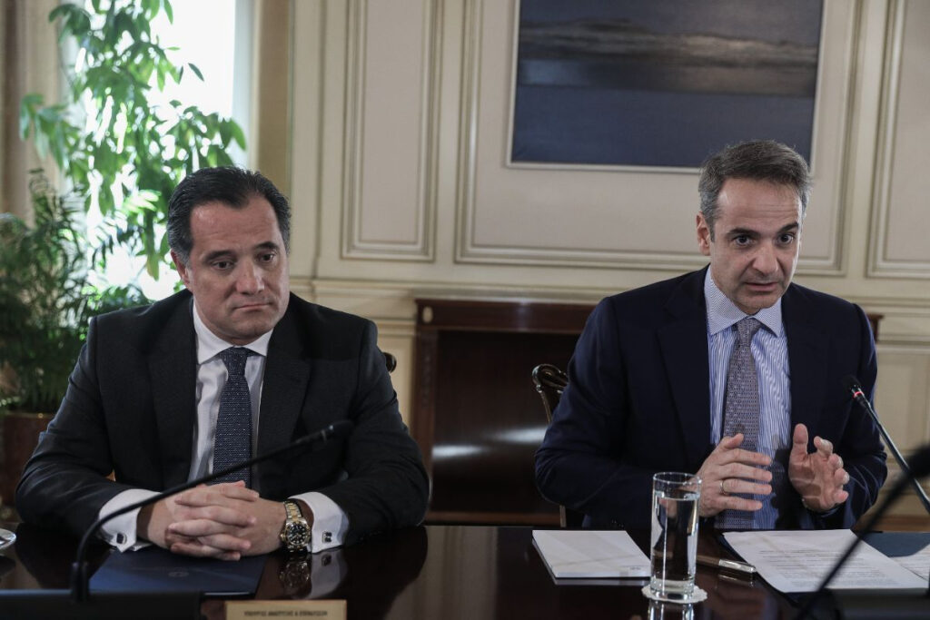 Τα «αυτογκόλ» της κυβέρνησης συνεχίζονται – Ο Άδωνις, τα Τέμπη και το «damage control»