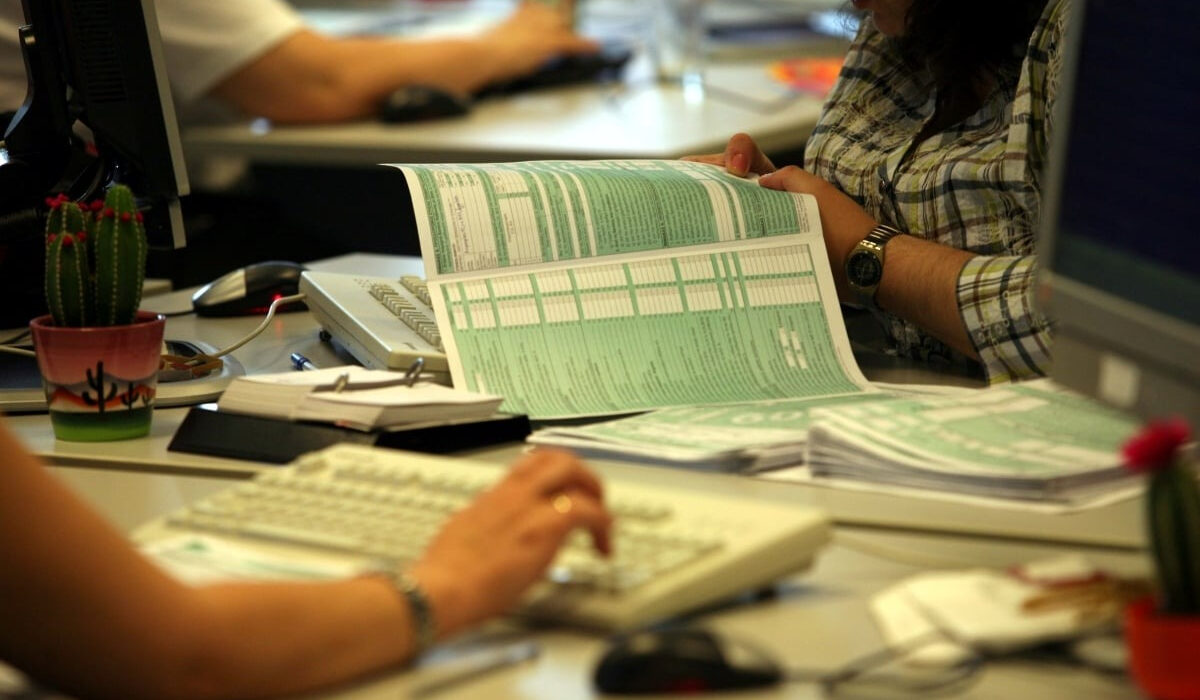 Τι αλλάζει στις φορολογικές δηλώσεις 2025 – Οι 5 κατηγορίες πολιτών με φοροελαφρύνσεις