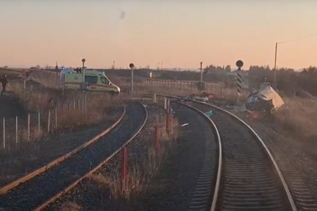 Τραγωδία στο Κιλκίς: Νεκρός ο οδηγός του ημιφορτηγού που παρασύρθηκε από τρένο (Βίντεο)