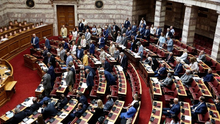 Απορρίφθηκε η ένσταση αντισυνταγματικότητας για διατάξεις που αφορούν άσυλο, ΟΤΑ και Επιτροπή Ανταγωνισμού