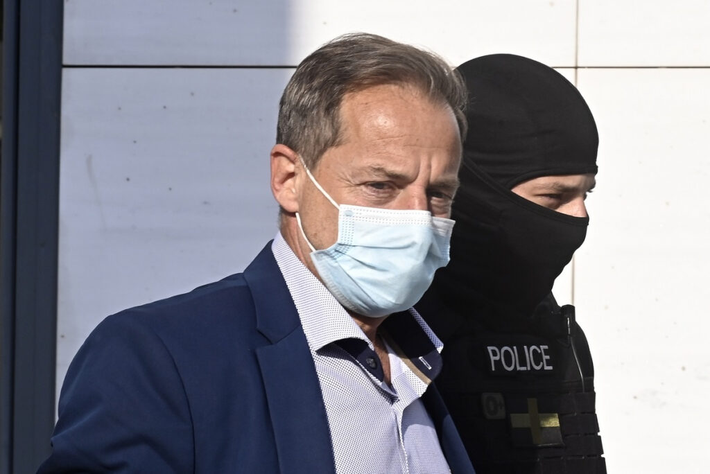 Βιαστής ανηλίκων με 12 χρόνια φυλακή κυκλοφορεί ελεύθερος: Τα «μυστήρια» της δικαιοσύνης