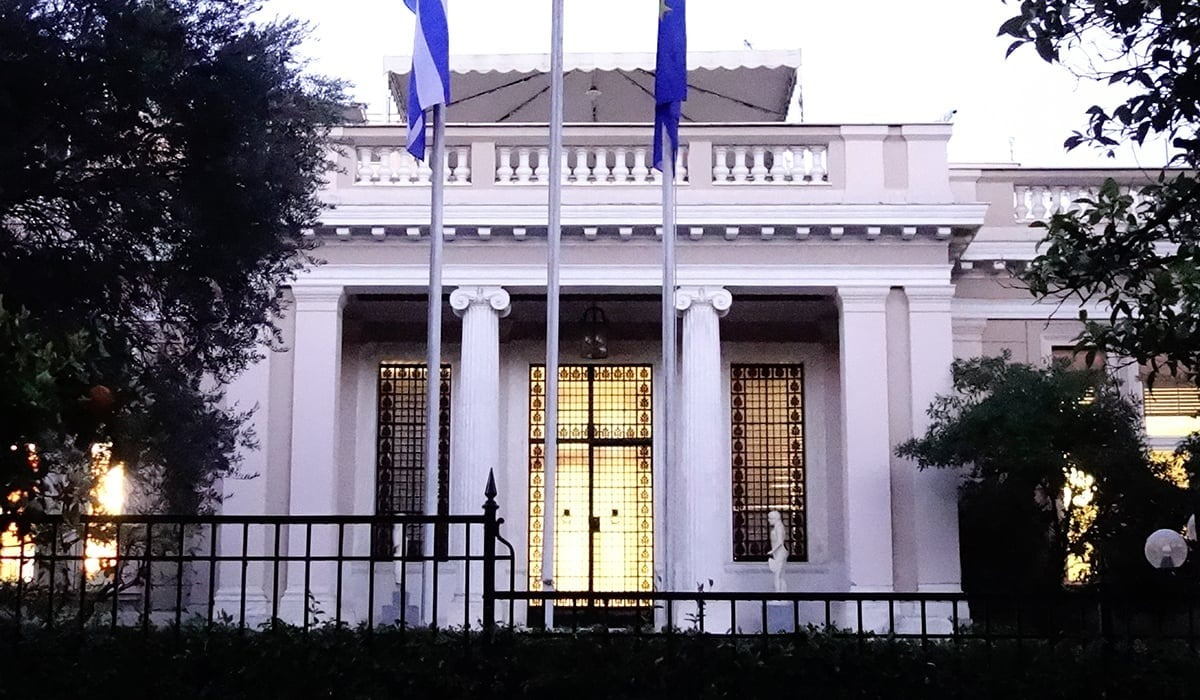 Για επιθεώρηση του Σεφερλή στο Δελφινάριο: Το Μαξίμου δεν ήξερε ότι ο Μηταράκης ήταν σε άδεια;