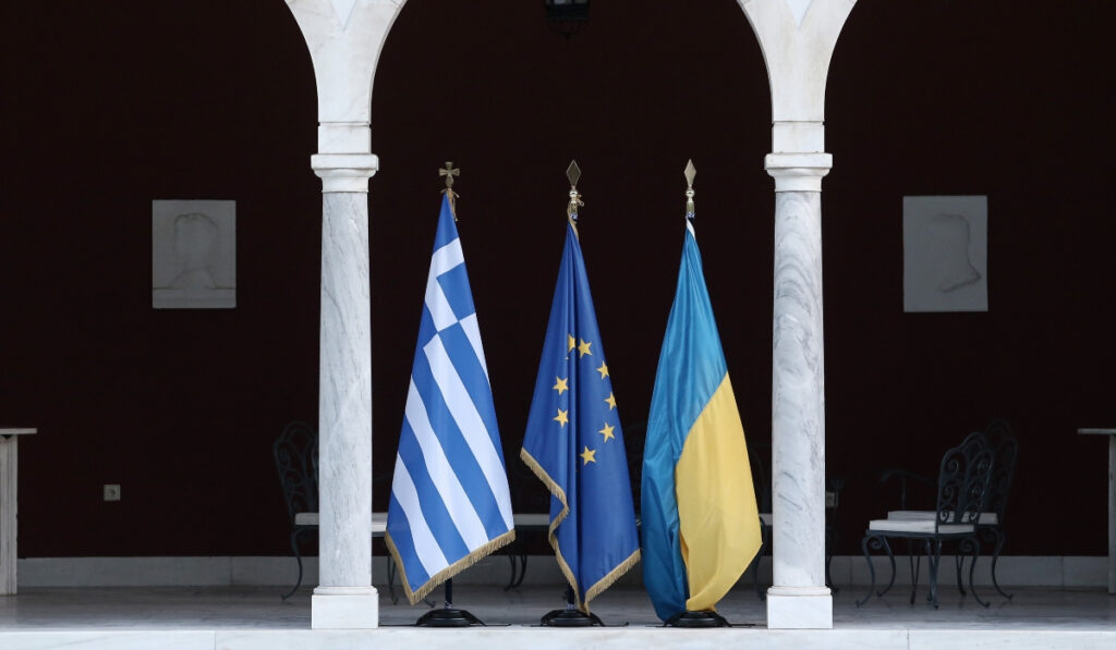 Συμβολική τελετή στο ΥΠΕΞ για τον έναν χρόνο από την έναρξη της ρωσικής εισβολής