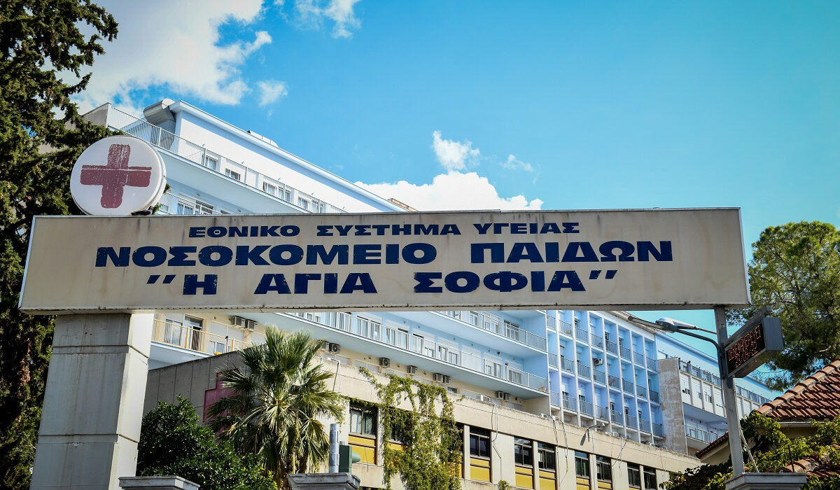 Καλπάζει η γρίπη: Οι ηλικίες που σαρώνει και τα συμπτώματα, προσοχή και στον στρεπτόκοκκο