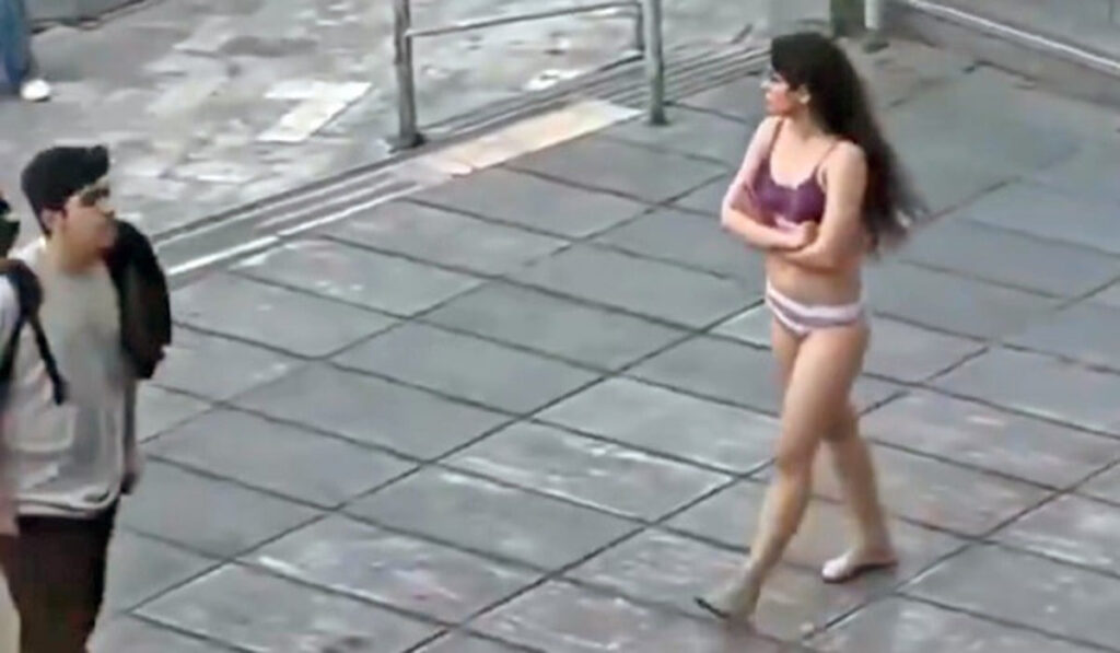 Ιράν: Βγήκε από το νοσοκομείο η φοιτήτρια που γδύθηκε δημοσίως σε πανεπιστήμιο