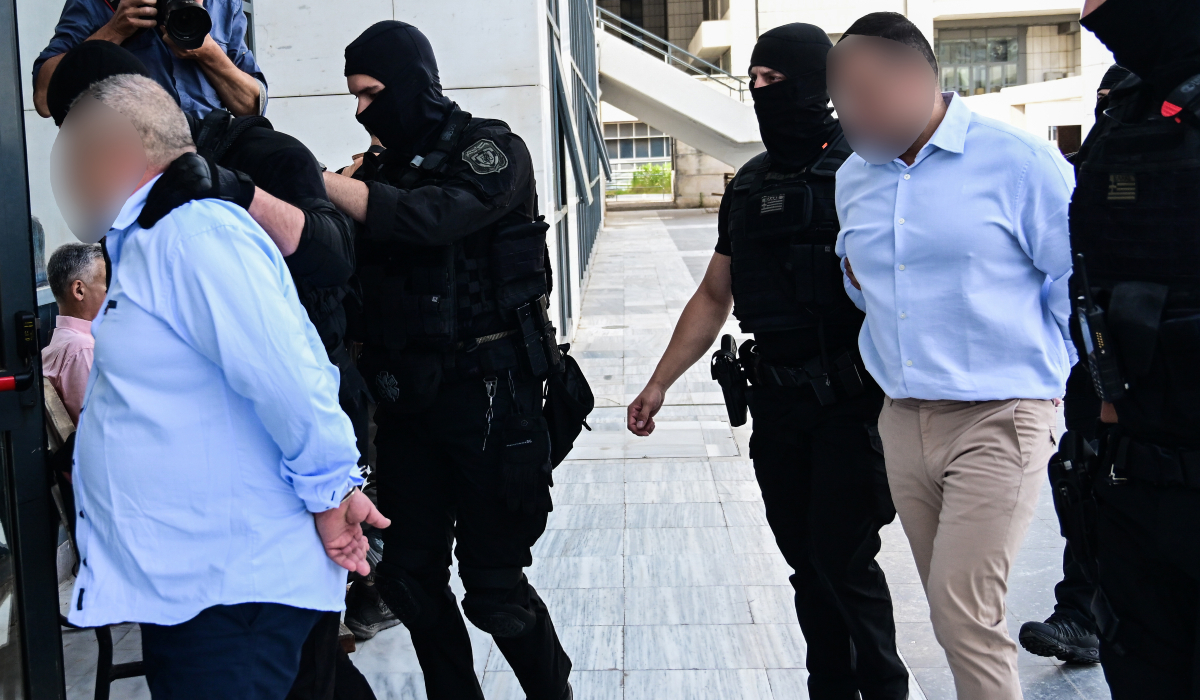 Δολοφονία Καραϊβάζ: «Πήγα στον Άλιμο για να μοιράσω φυλλάδια» – Τι υποστήριξαν οι δύο κατηγορούμενοι στη δίκη