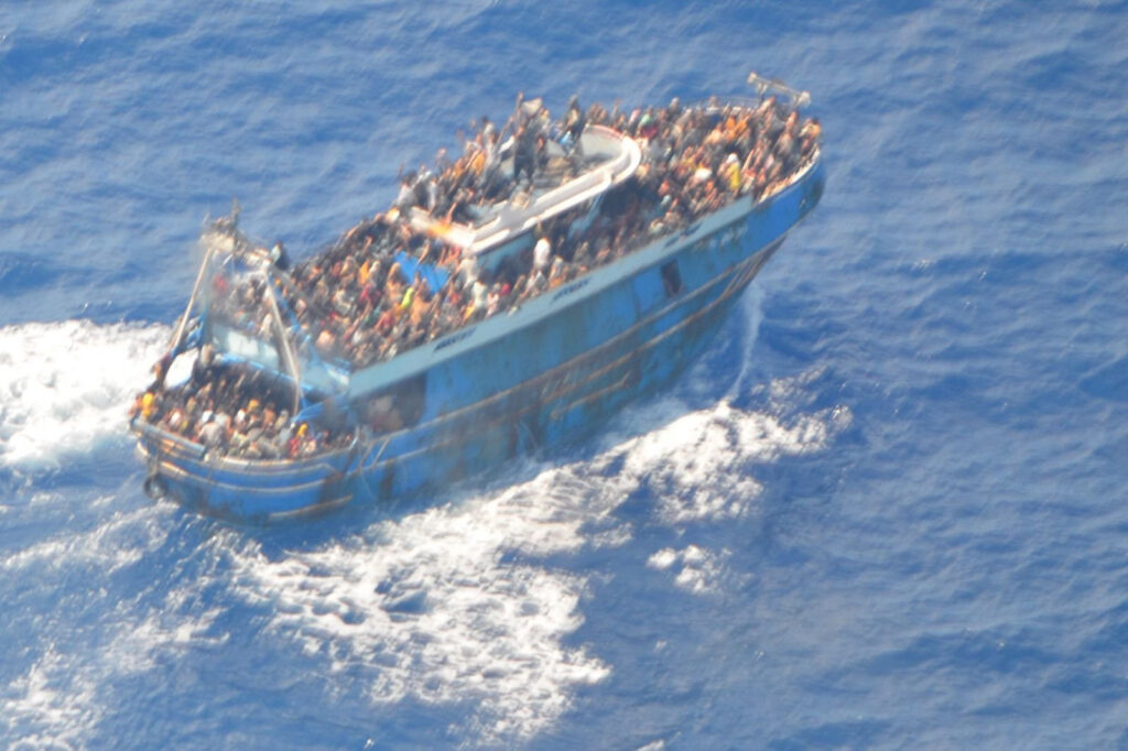 Τα διεθνή ΜΜΕ, από τη Repubblica έως τη Daily Mail επιμένουν: Τι έκανε το Λιμενικό