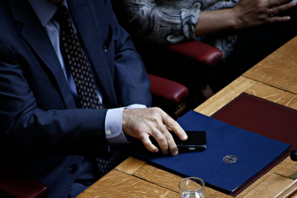 «Ώρα μηδέν»: Κείμενο παρέμβασης διανοουμένων και προσωπικοτήτων για τη Δημοκρατία μετά τις υποκλοπές