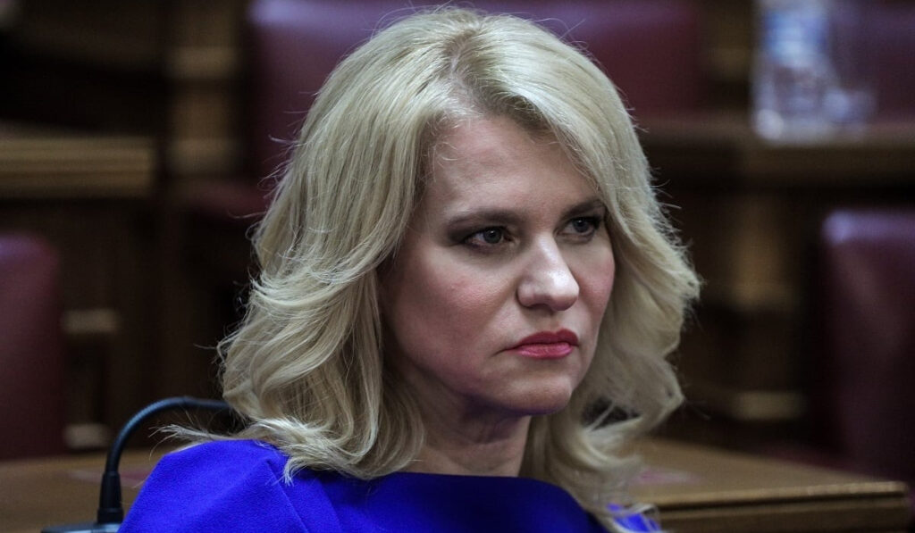 Θεοδώρα Τζάκρη: Τα πέντε αμαρτήματα στο ΕΚΑΒ