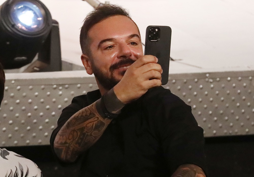 Τριαντάφυλλος: Πετάει το «γάντι» στον Νίκο Μουτσινά- «Μα σώθηκα με 140 χιλιάρικα;»