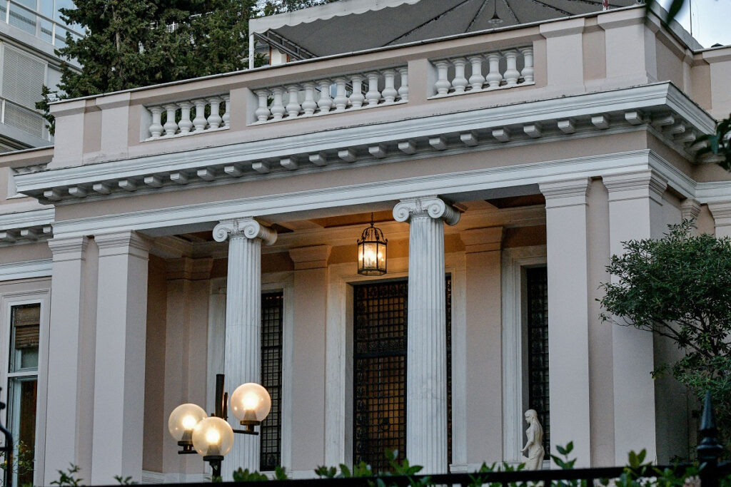 Έρχεται «βόμβα» στην αυλή του Μαξίμου (2)