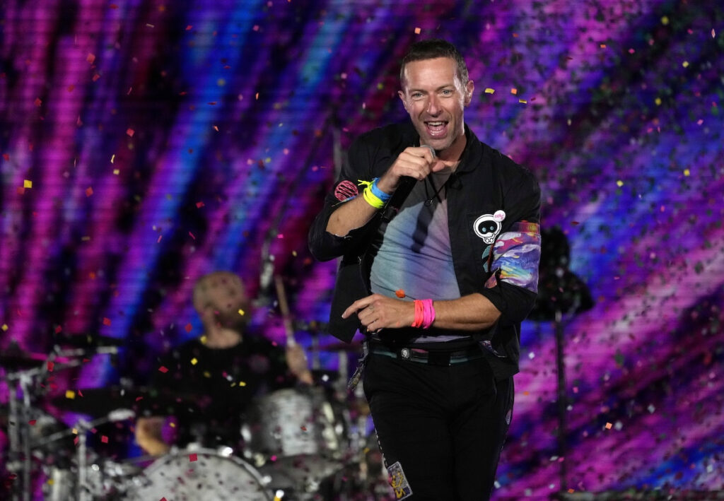 Coldplay: Ήδη συγκεντρώνεται κόσμος στο ΟΑΚΑ – Παράταση στο ωράριο του ηλεκτρικού