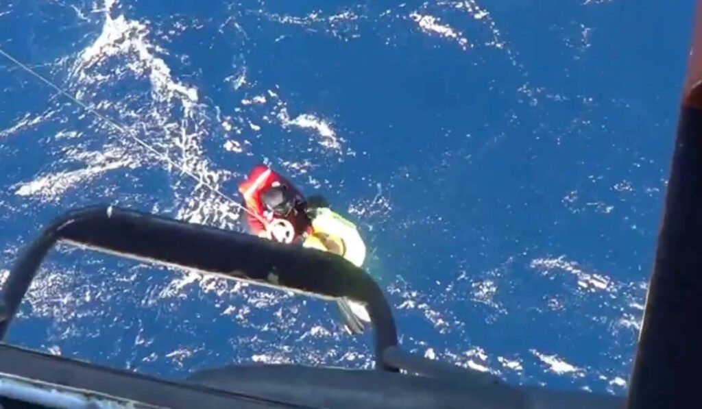 Super Puma διασώζει ναυαγούς στη Λέρο – Εντυπωσιακό βίντεο