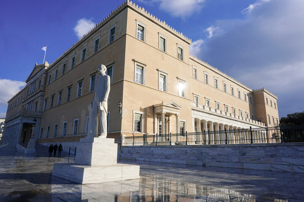 Πρόταση μομφής: Από την μεταπολίτευση έως σήμερα – Μία σύντομη αναδρομή